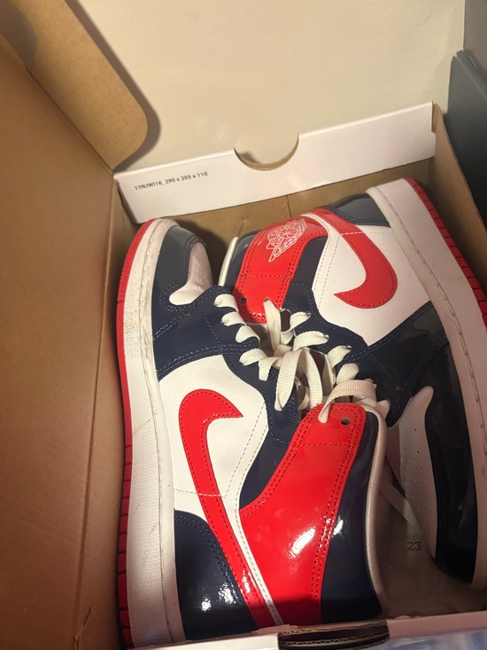 Jordan Shoes - Jordan 1 Mid - White/Red/Navy